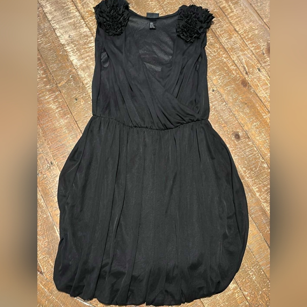 Chic Floral Applique Shoulder Voluminous Bubble Hemline Artsy Whimsy Dress